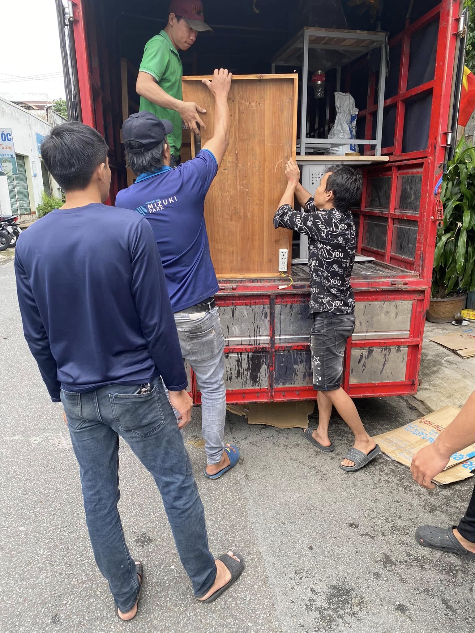 chuyển kho xưởng quận 2
